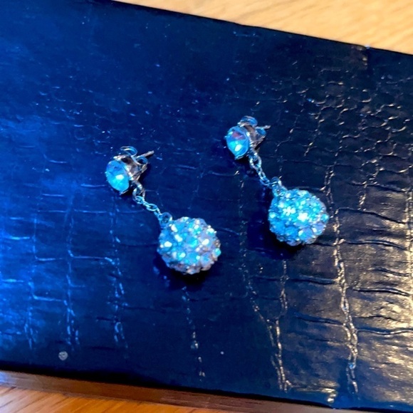 Sparkly Hanging Ball - Picture 1 of 2